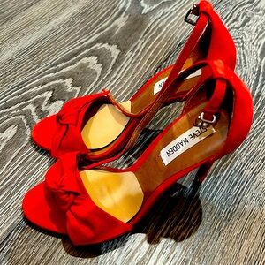 Steve Madden Red Bow Pumps Julia bow pump red suede size 7. Made in Brazil